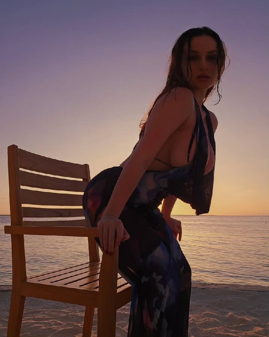 Sexy girl Miranda Faith nude in Kyoto