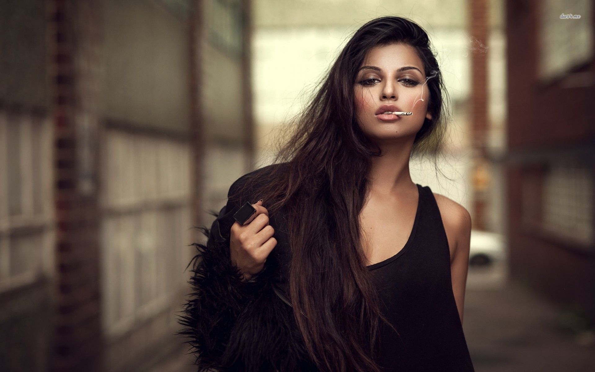 A playful frame from Sassy girls — online in Kyoto