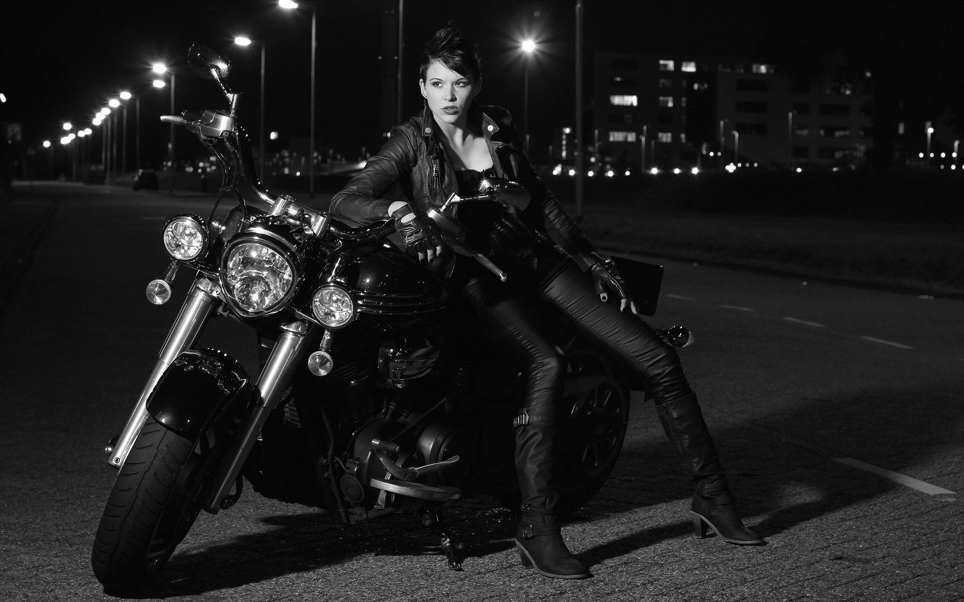 Photo Beautiful girls and motorcycles in Kyoto