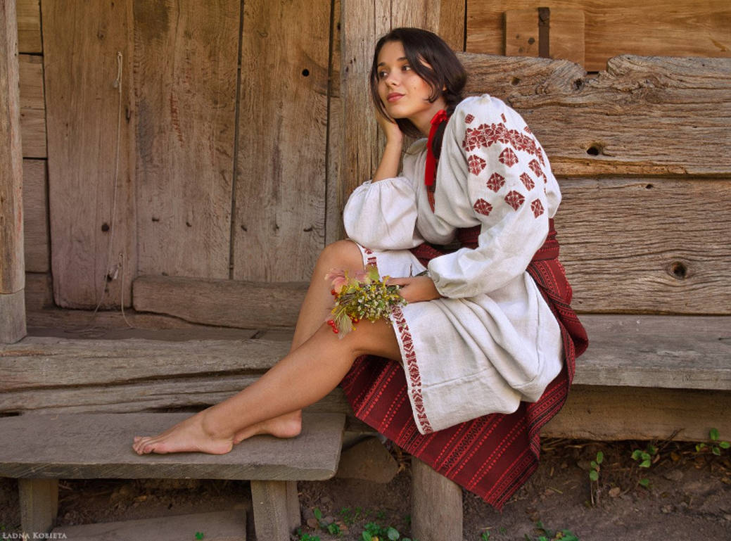 Fresh photos, fresh mood — Women in Slavic costumes online in Kyoto
