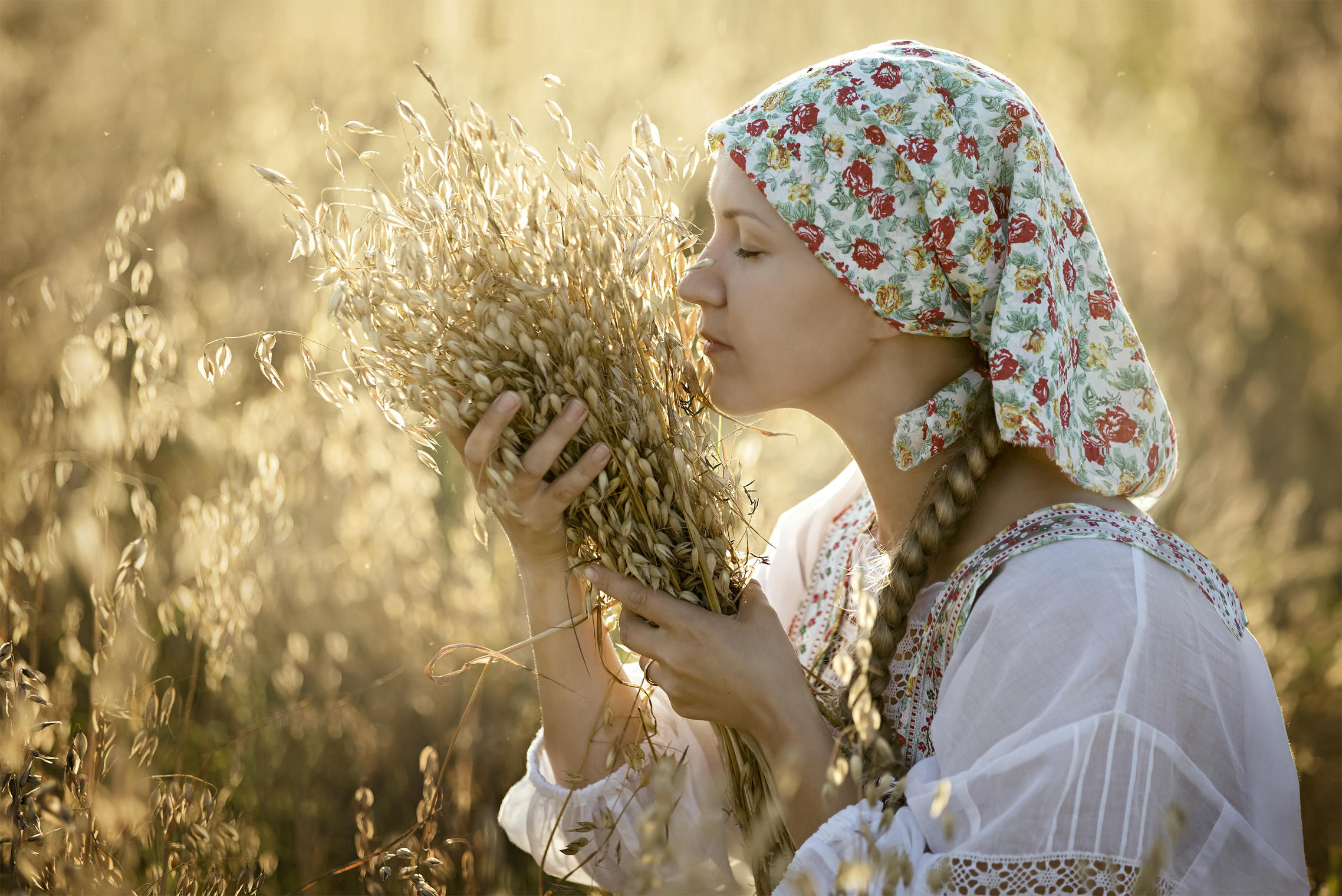 Photo Women in Slavic costumes in Kyoto